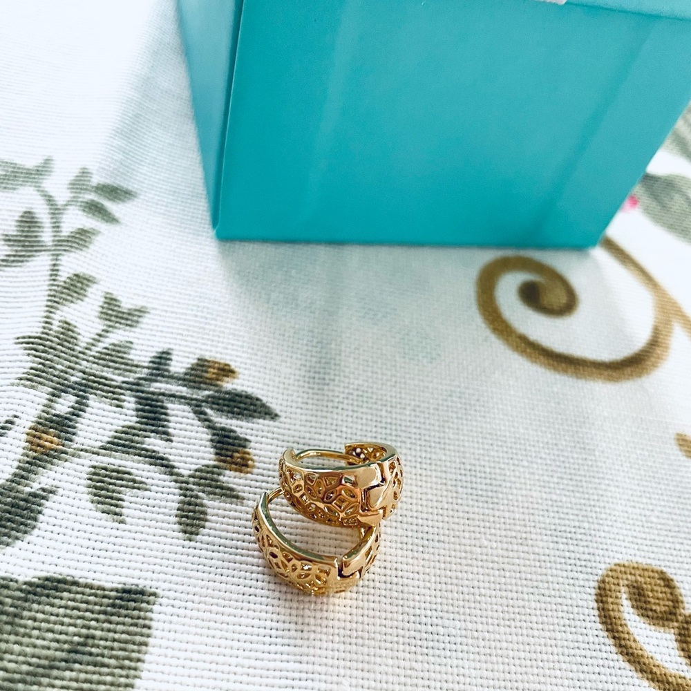 Mini earrings - Picture 3 of 8